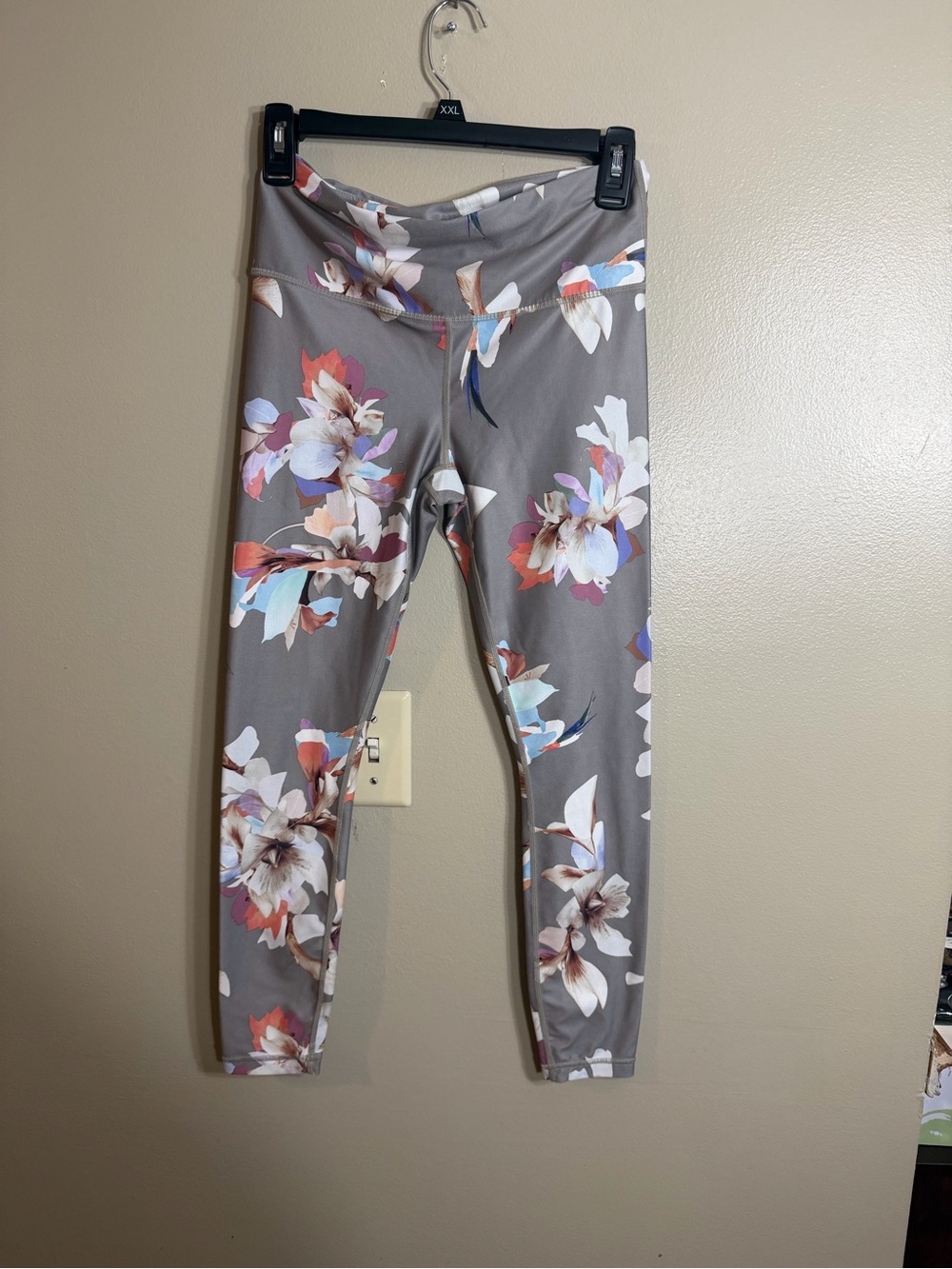 Athleta Floral Crop Leggings Small Gray High Rise 23” Inseam